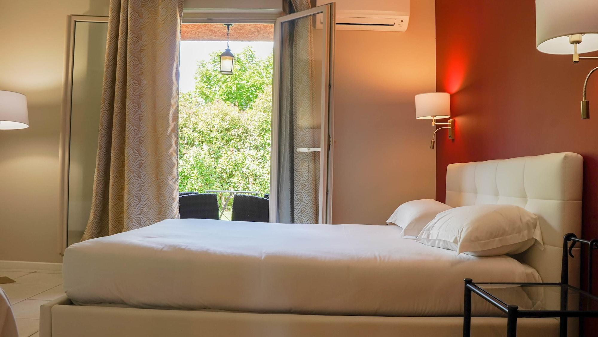Hotel Les Jardins Lucciana  Exterior foto