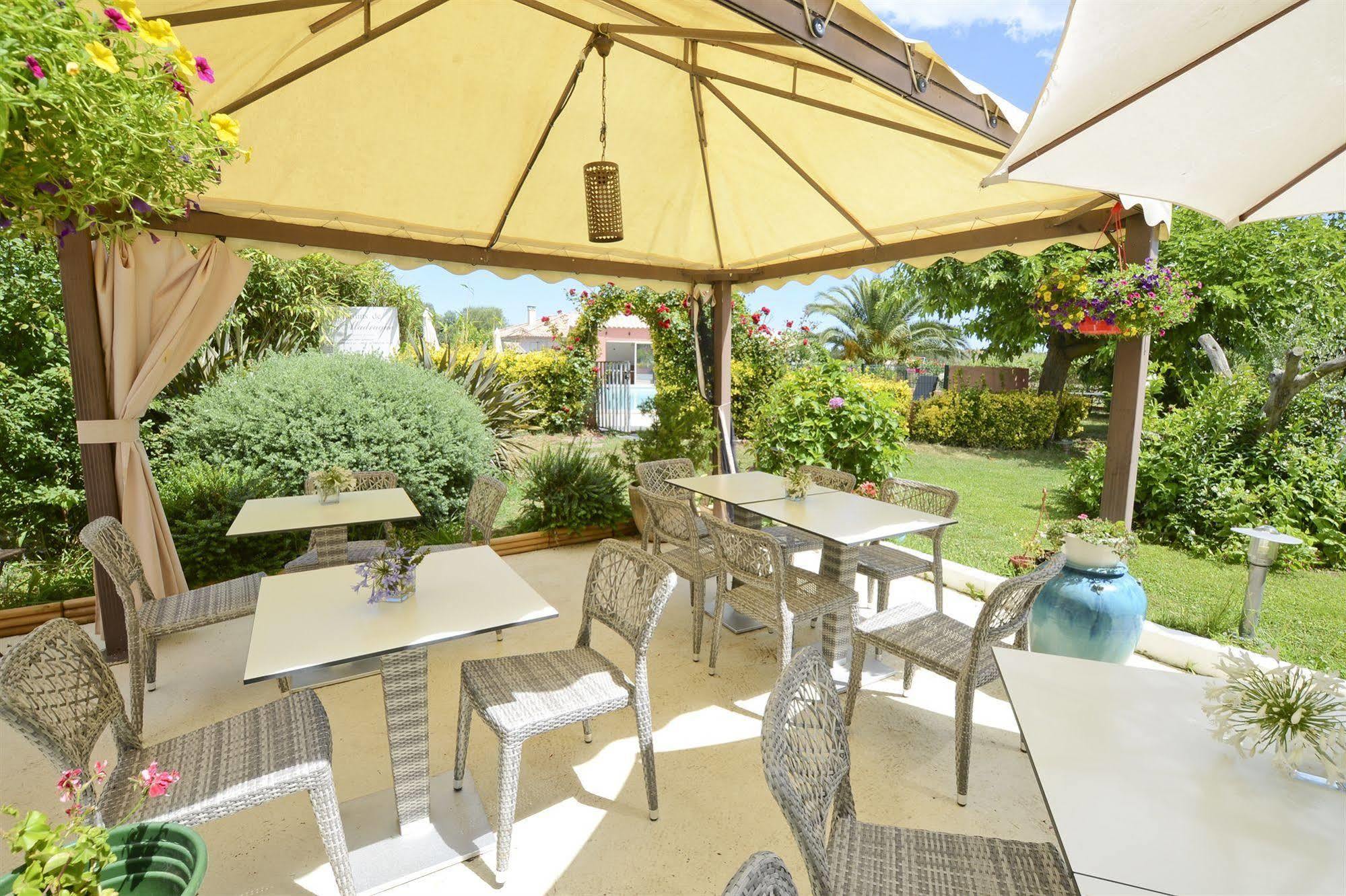 Hotel Les Jardins Lucciana  Exterior foto